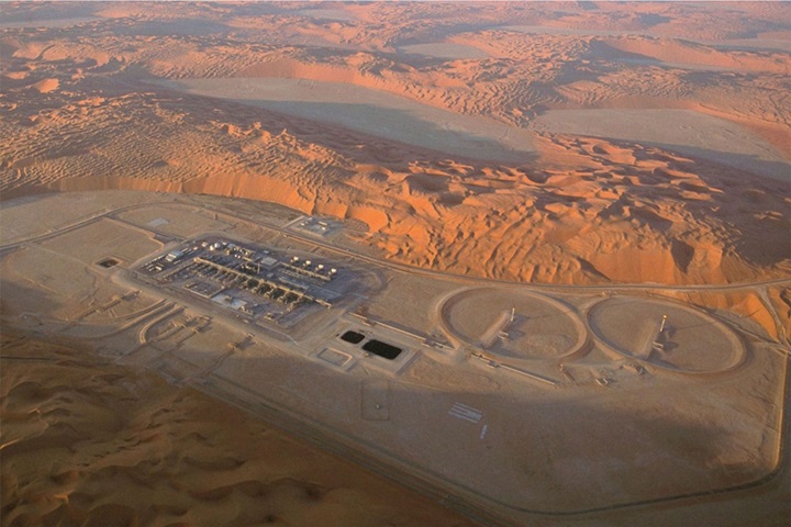 Oil sand production in the desert