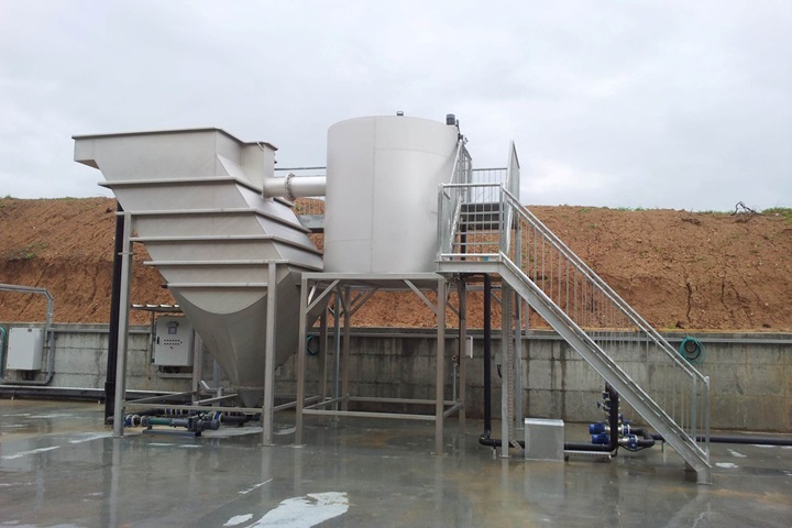 Lamella plate settlers