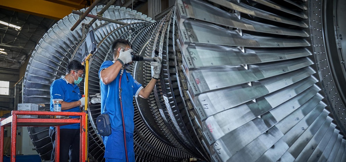 Sulzer engineers removing blades