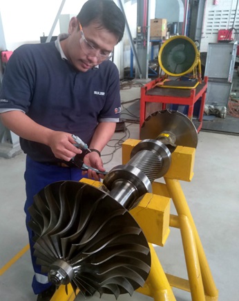 Final dimension check of the reverse engineered impeller.