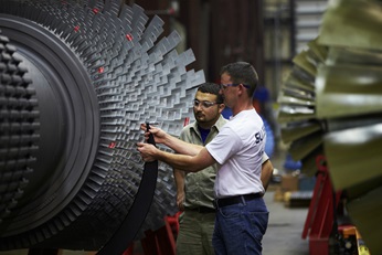 Final inspecton of gas turbine rotor after repair