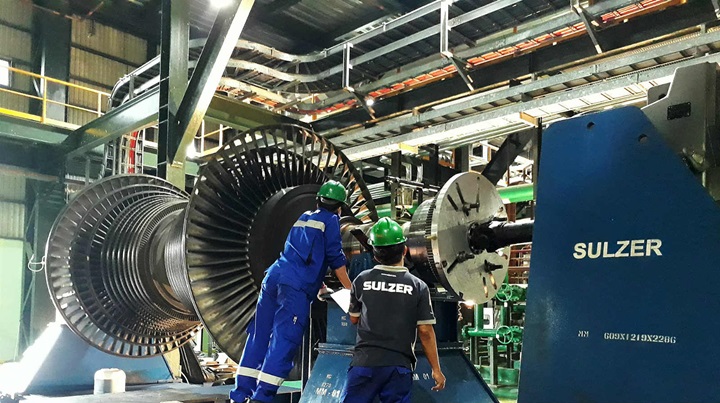 Steam turbine rotor balancing.