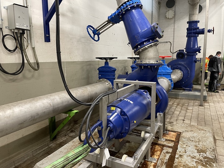 The pumping installation supplies unscreened wastewater to treatment processes on the site