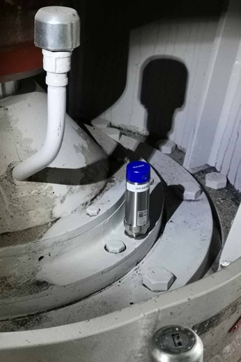 The sensors are installed in the bearings of the monitored equipment.