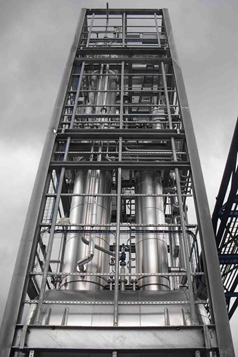 Skid-mounted unit with a falling film evaporator as column reboiler