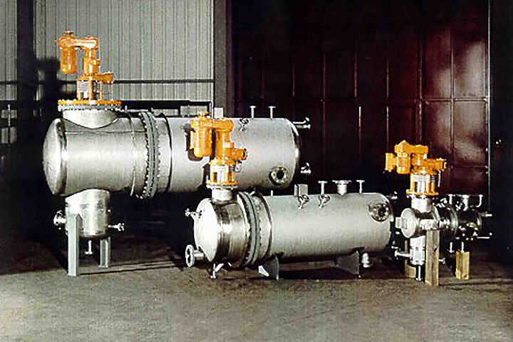 Three mixer-settler devices in different sizes