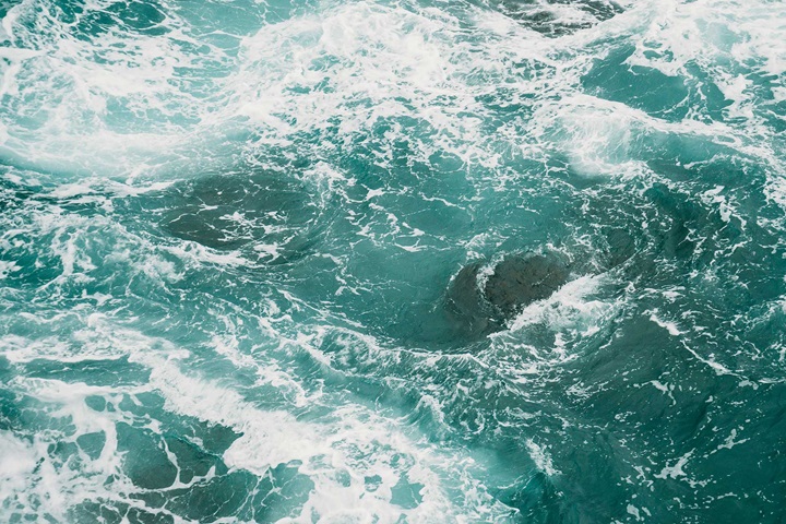 Ocean waves with foam