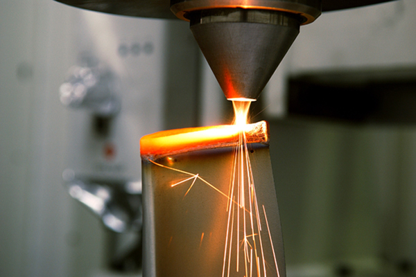 Tip laser welding on a gas turbine blade