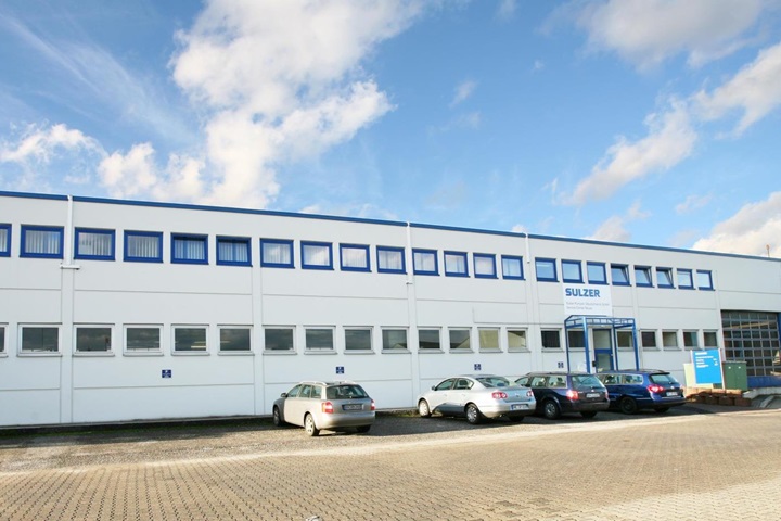 A wide shot of the Neuss service center.