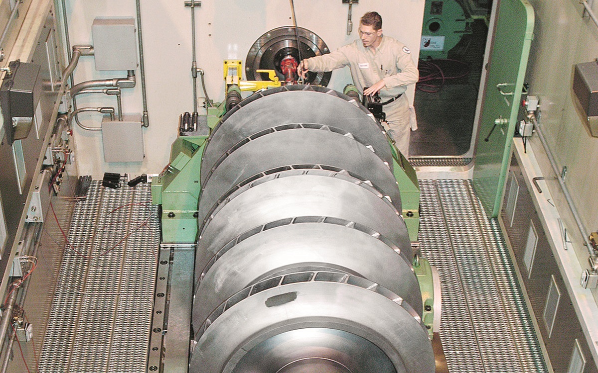 Overhauling steam turbines Sulzer