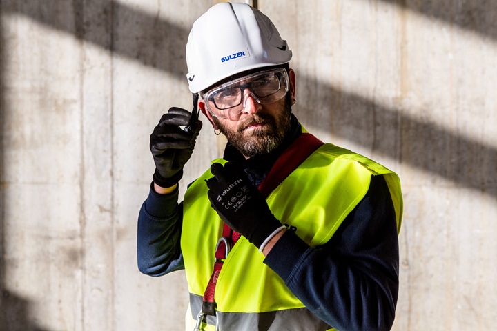 Man closing helmet