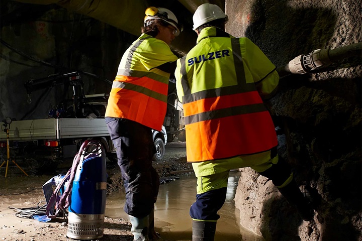 Men at dewatering in tunneling site with XJ drainage pump