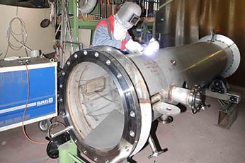 Sulzer employee welding