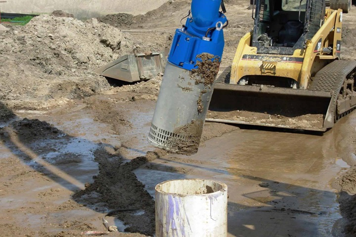 Installation of submersible drainage center-line pump at construction site