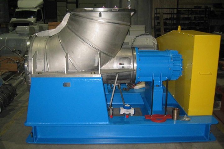 Evaporator circulation pump type CAHRM750K in workshop prior to packing (2010).